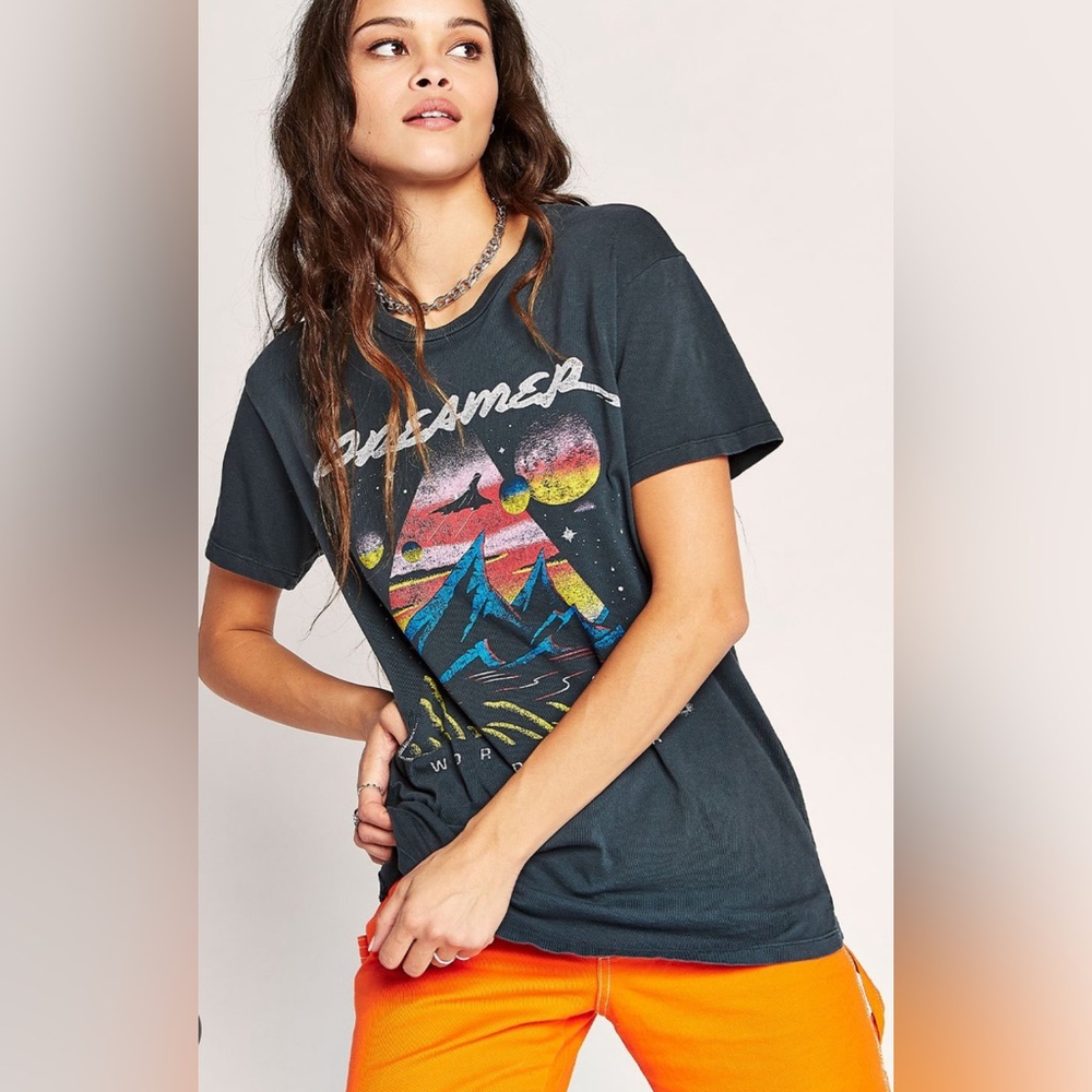 DAYDREAMER mountain tee
